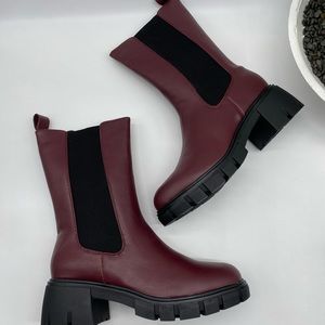 NEW YORK & COMPANY
Rae lug soles Bootie in faux leather true burgundy size 10